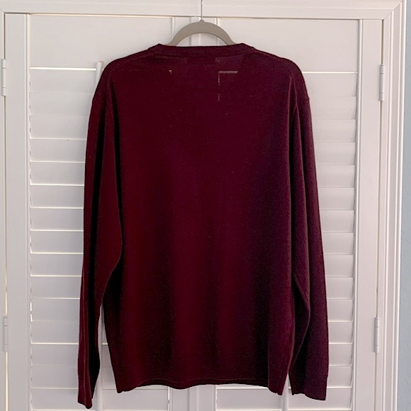 Turnbury Fine Merino Wool V-Neck Sweater - Picture 6 of 9
